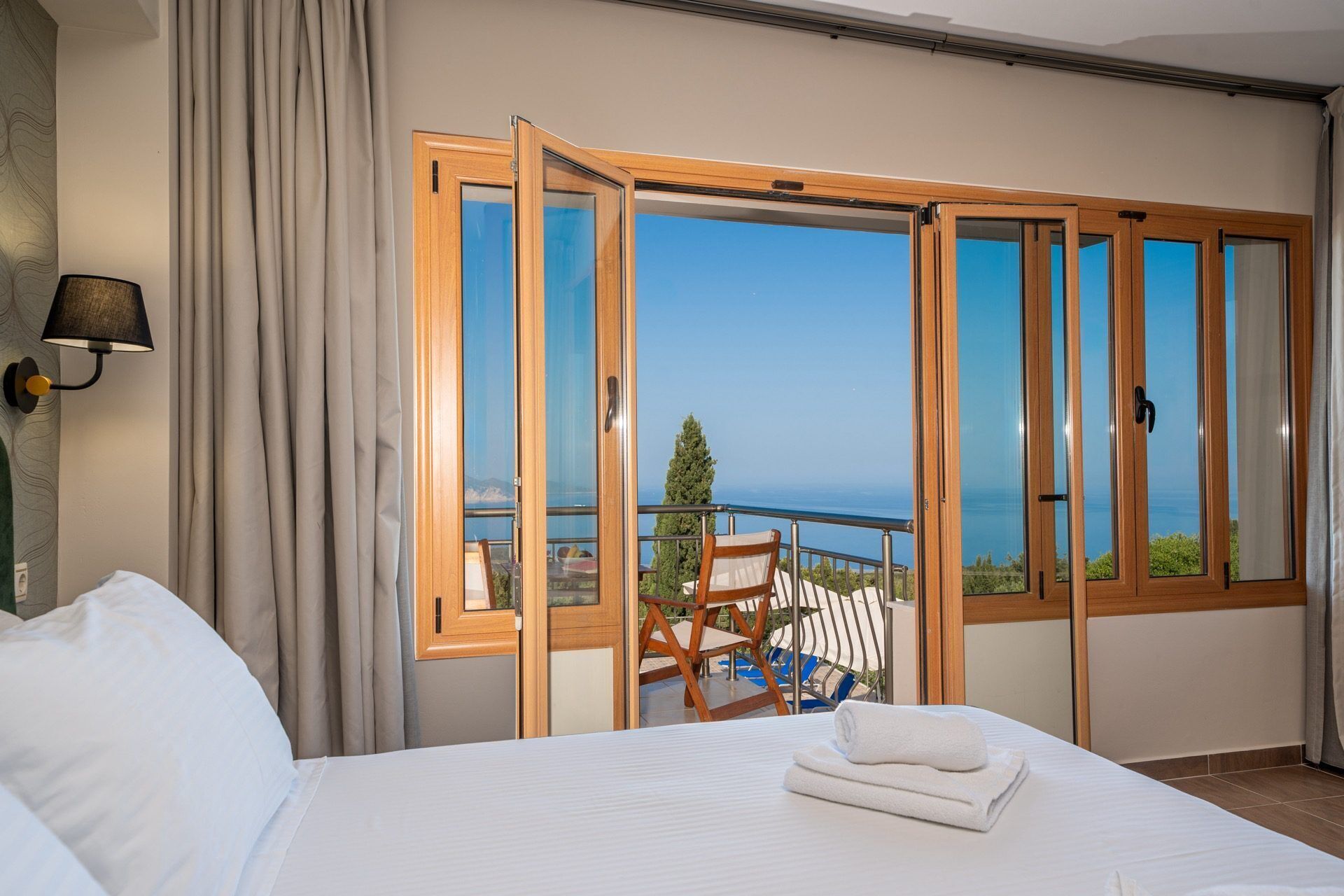 全景开间套房 | 羽绒被、客房内保险箱、隔音、熨斗/熨衣板