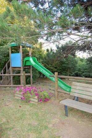 Children’s play area – outdoor
