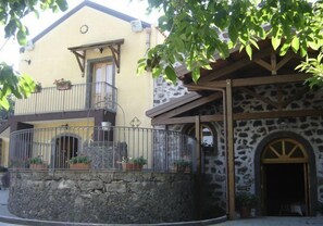 Exterior - Ai Vecchi Crateri (Sant'Alfio)