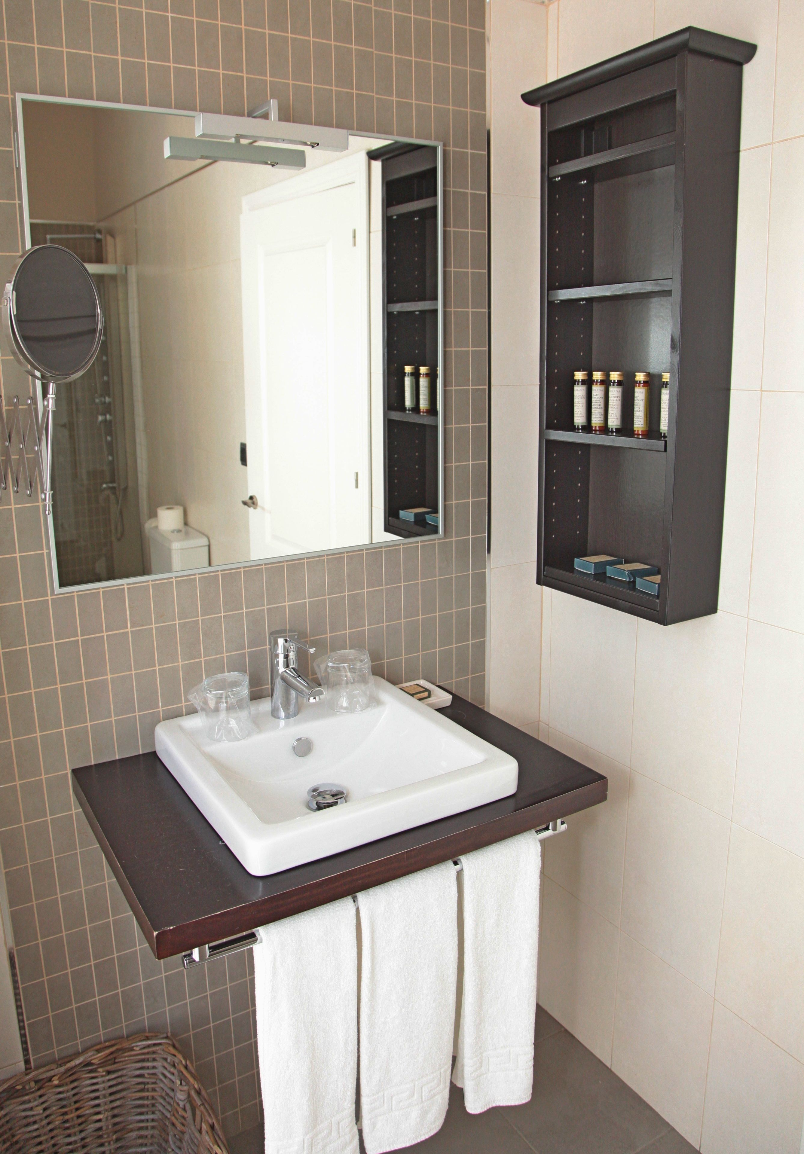 triple room | bathroom | shower, hair dryer, towels