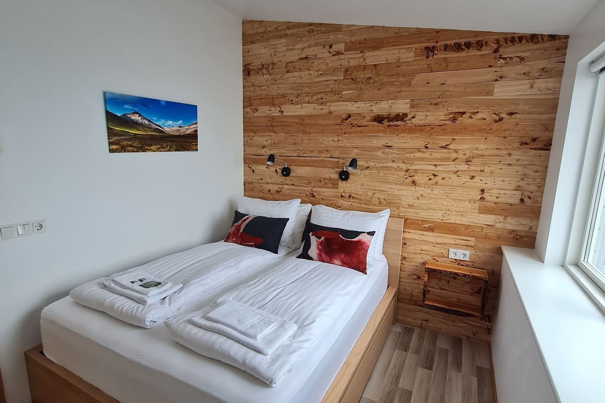 Basic Double Room, Shared Bathroom, Sea View