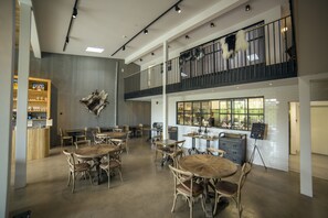Restaurant - Blábjörg Resort (Borgarfjordur Eystri)