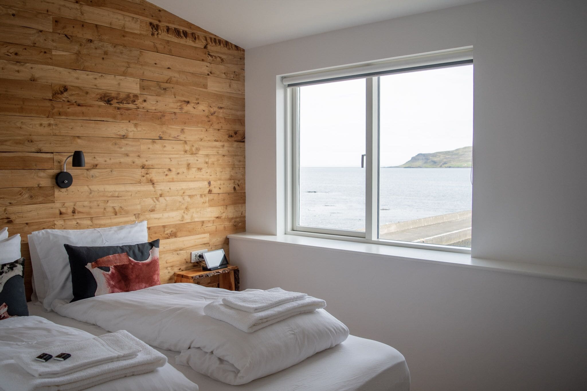 Habitación básica doble, baño compartido, vistas al mar | Espacio para trabajar con un portátil, cortinas opacas, wifi gratis