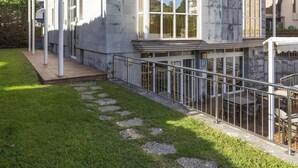 Vista frontal de la propiedad