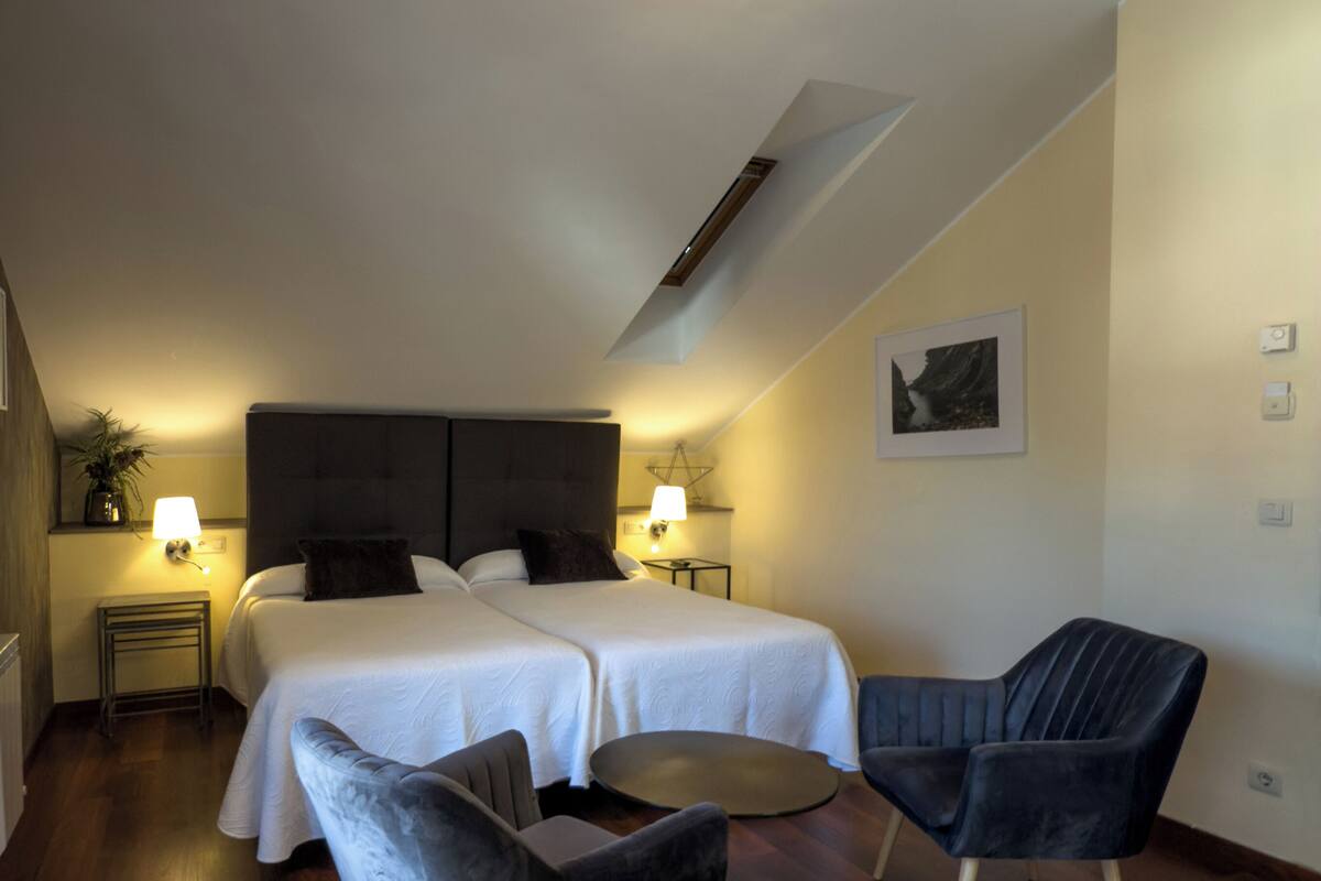 Habitación doble superior | Ropa de cama de alta calidad y camas con efecto memoria
