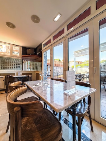 Cafeteria. Hotel Verdemar