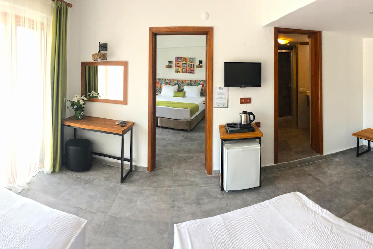 family suite | in-room safe, free wifi, bed sheets, wheelchair access