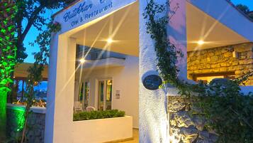 Pintu masuk properti
