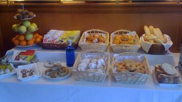Daily buffet breakfast (EUR 7.5 per person)