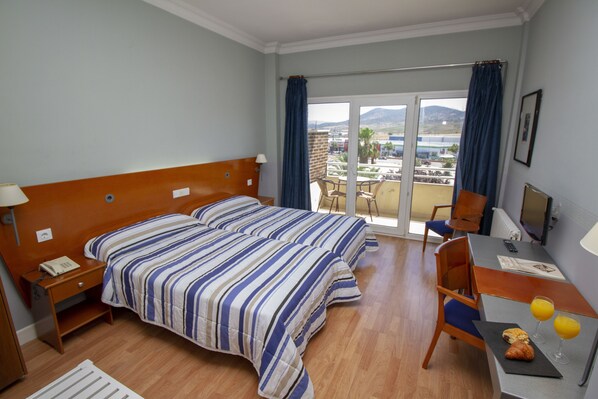 Double Room Single Use | In-room safe, desk, blackout drapes, free cribs/infant beds - Hotel Azar (Plasencia)