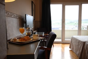 Coffres-forts dans les chambres, bureau, rideaux occultants