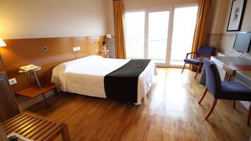 Coffres-forts dans les chambres, bureau, rideaux occultants