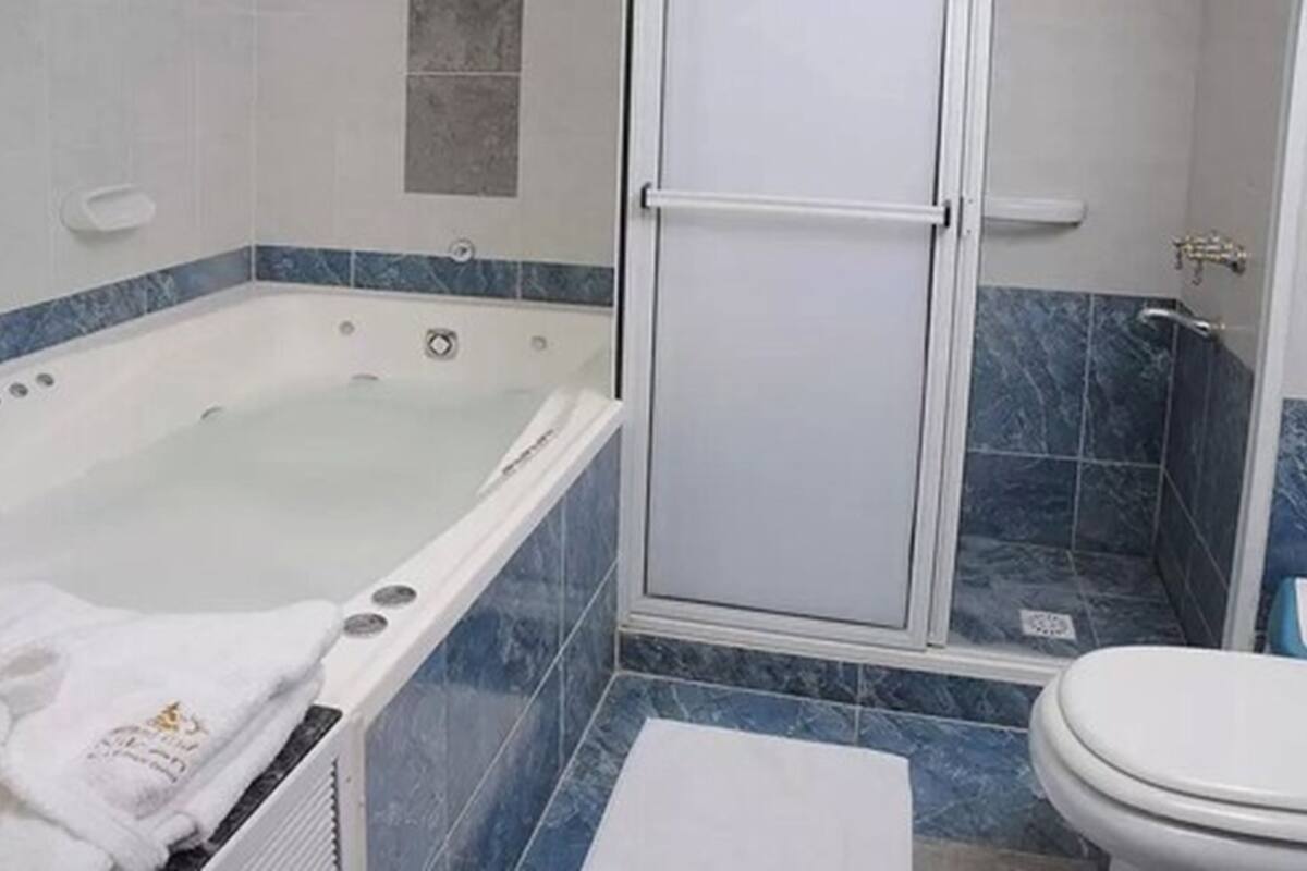 family suite | bathroom | free toiletries, hair dryer, bidet, towels