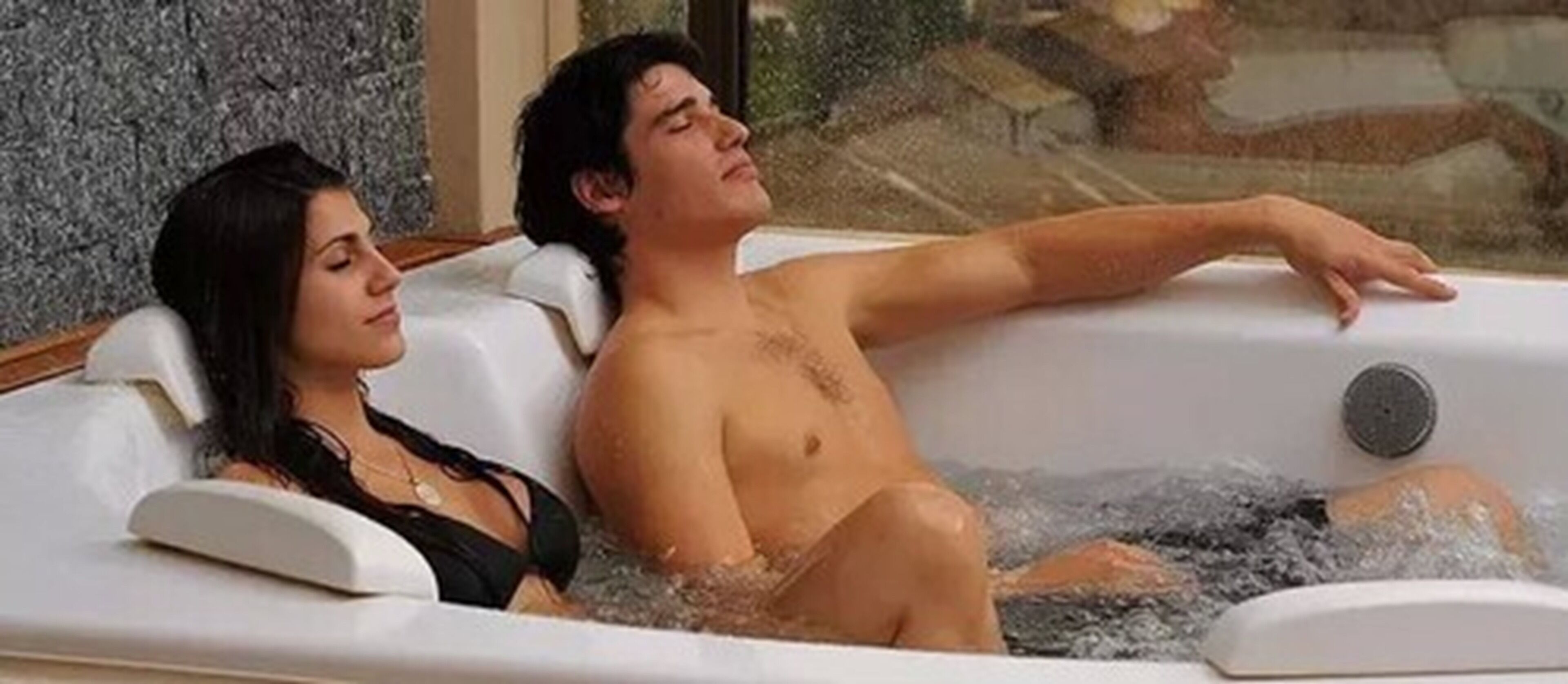 couples treatment room(s), sauna, hot tub, steam room, body treatments