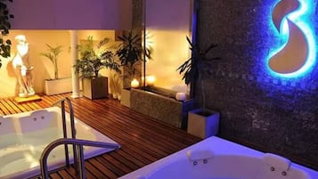 Espace de soins pour les couples, sauna, bain Ă remous, hammam