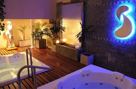 Couples treatment room(s), sauna, hot tub, steam room, body treatments. Ñikén Hotel & Spa