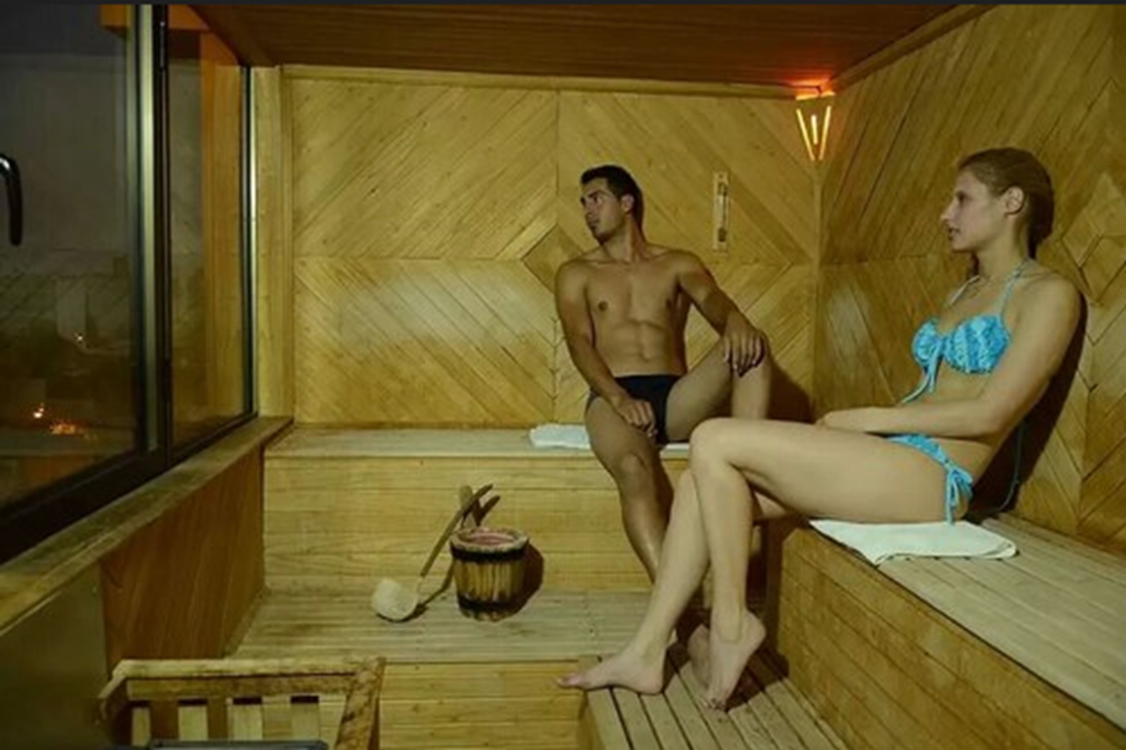 couples treatment room(s), sauna, hot tub, steam room, body treatments