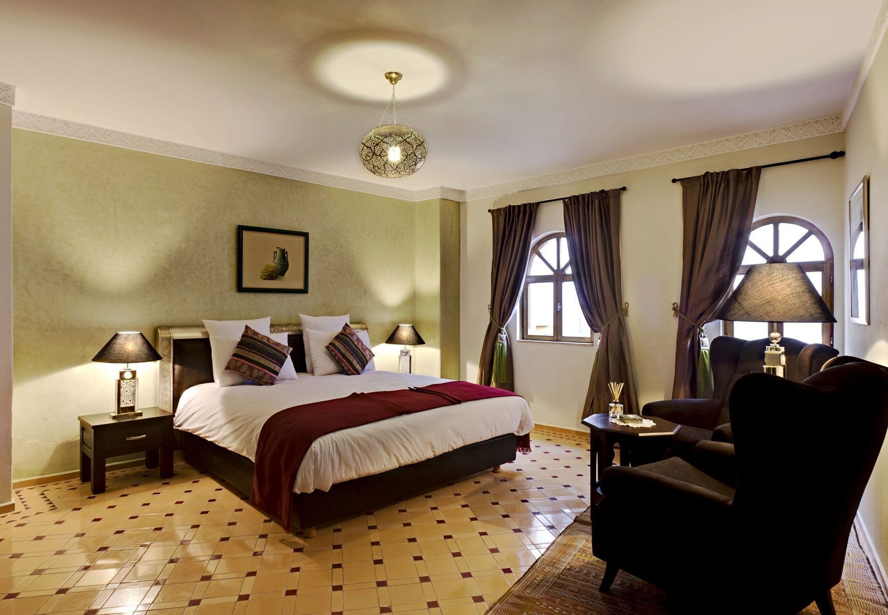 Premium bedding, in-room safe, blackout drapes, free WiFi