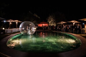 Seasonal outdoor pool, pool umbrellas, sun loungers