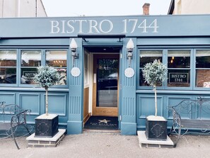 Exterior - The Star Inn 1744 (Leicester)