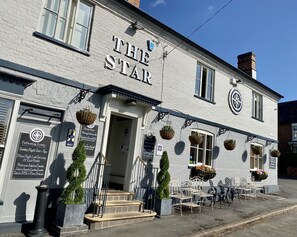 Exterior - The Star Inn 1744 (Leicester)