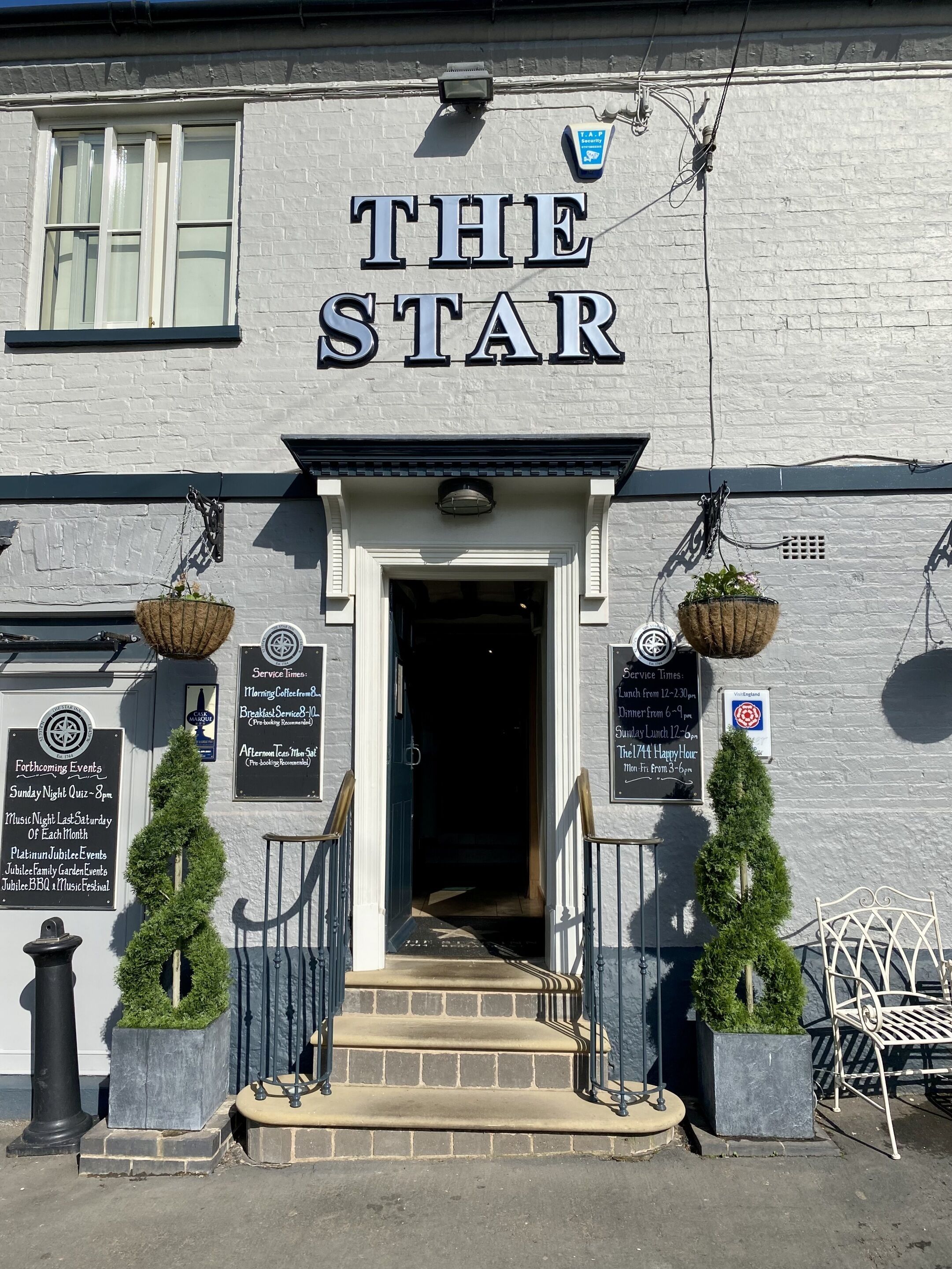 Chambre Double Tradition, salle de bains attenante, vue cour intérieure | Extérieur