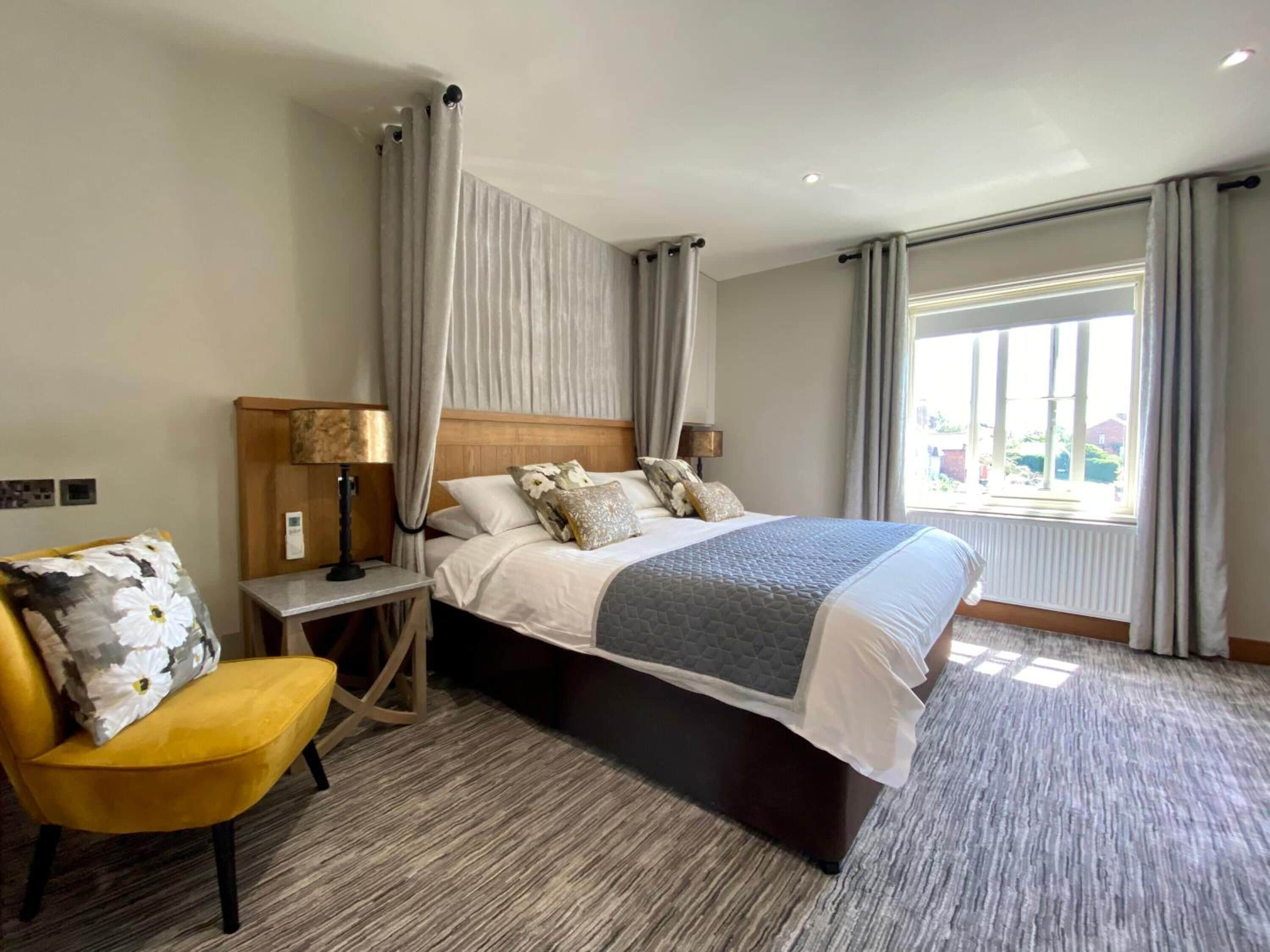 Desk, laptop workspace, blackout drapes, free WiFi