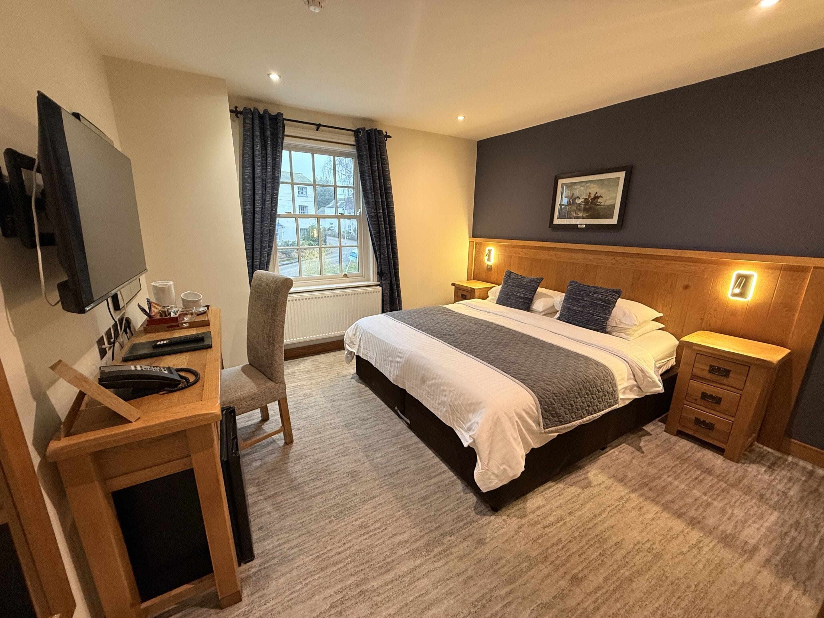 Habitación doble superior, baño privado | Escritorio, espacio para trabajar con un portátil, cortinas opacas