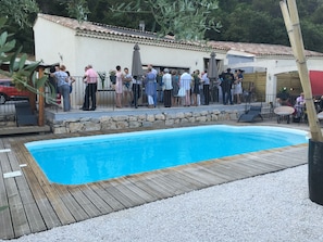 2 outdoor pools
