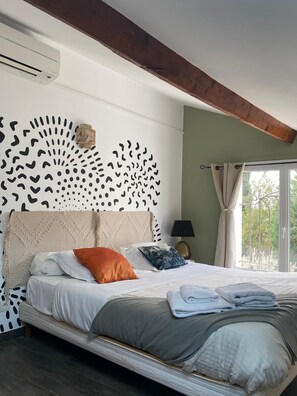 三人房 | 高档床上用品、客房内保险箱、特色家居、隔音