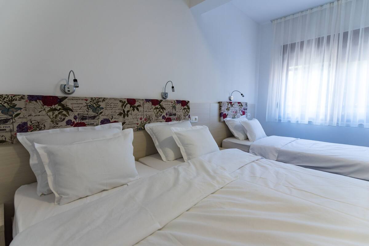 1 bedroom, premium bedding, in-room safe, desk