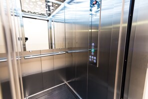 1 bedroom, premium bedding, in-room safe, desk