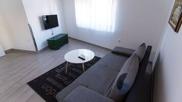 1 bedroom, premium bedding, in-room safe, desk
