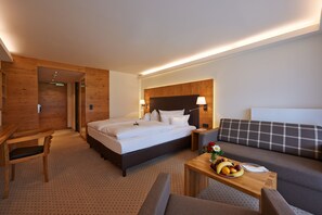 Comfort Double Room (Plus) | Hypo-allergenic bedding, minibar, in-room safe, desk - Schüle's Gesundheitsresort & Spa - Erwachsenenhotel (Oberstdorf)