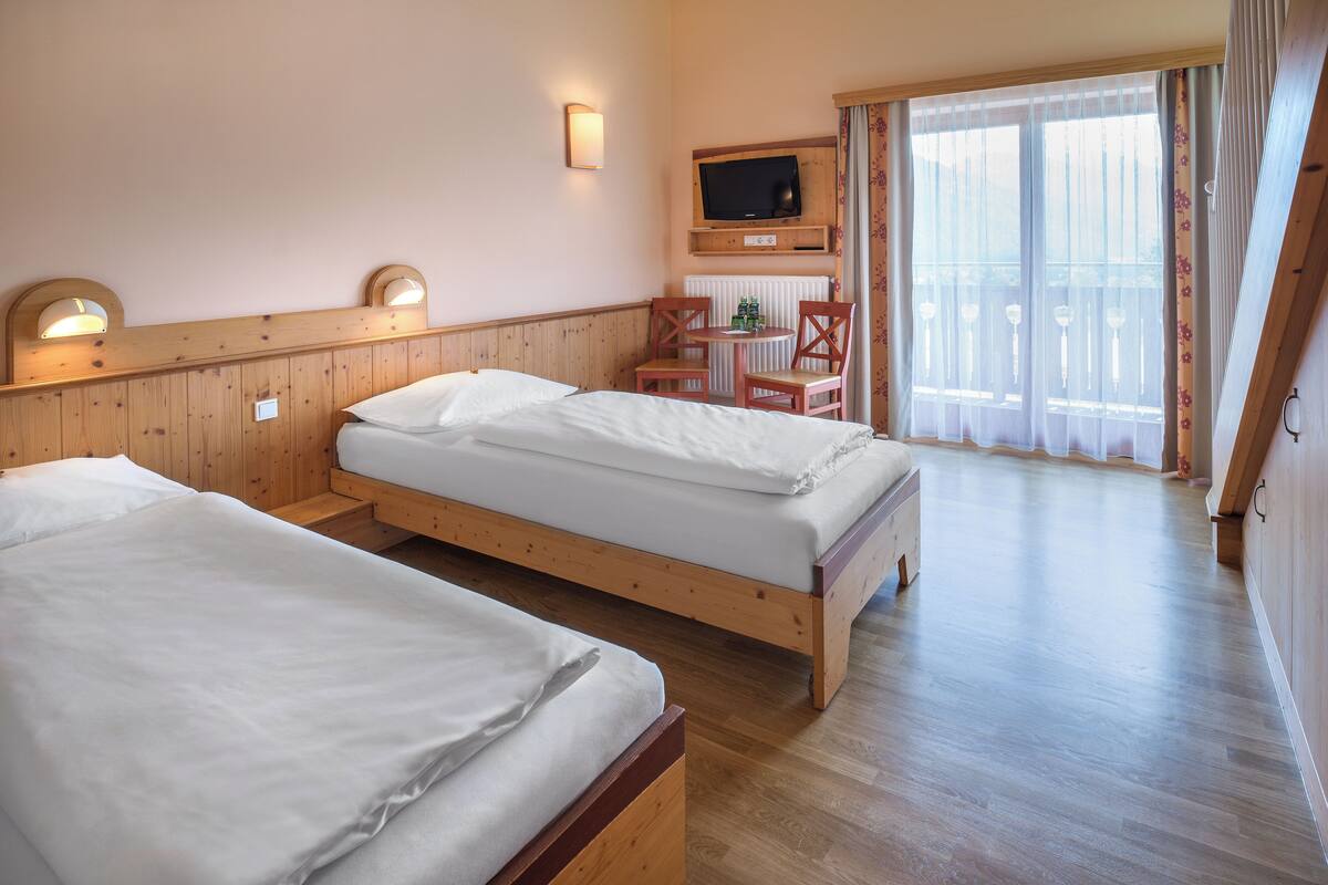 hypo-allergenic bedding, in-room safe, blackout curtains, free wifi