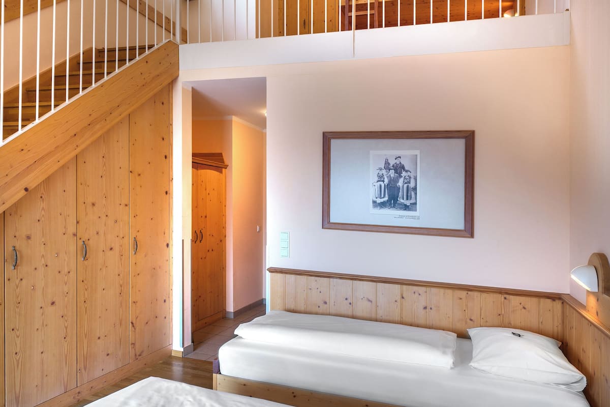 hypo-allergenic bedding, in-room safe, blackout curtains, free wifi