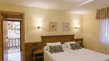 Habitació doble, vistes a la muntanya | Caixa forta a l'habitació, escriptori, bressols i wifi gratuïta