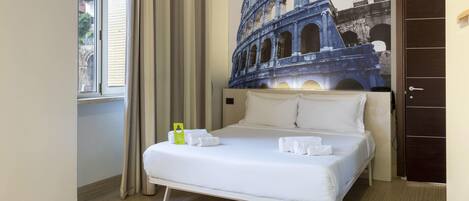 Superior tweepersoonskamer, niet-roken | Een kluis op de kamer, een bureau, een strijkplank/strijkijzer