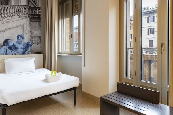 Habitación individual superior, 1 cama individual, no fumadores | Caja fuerte, escritorio, tabla de planchar con plancha y wifi gratis