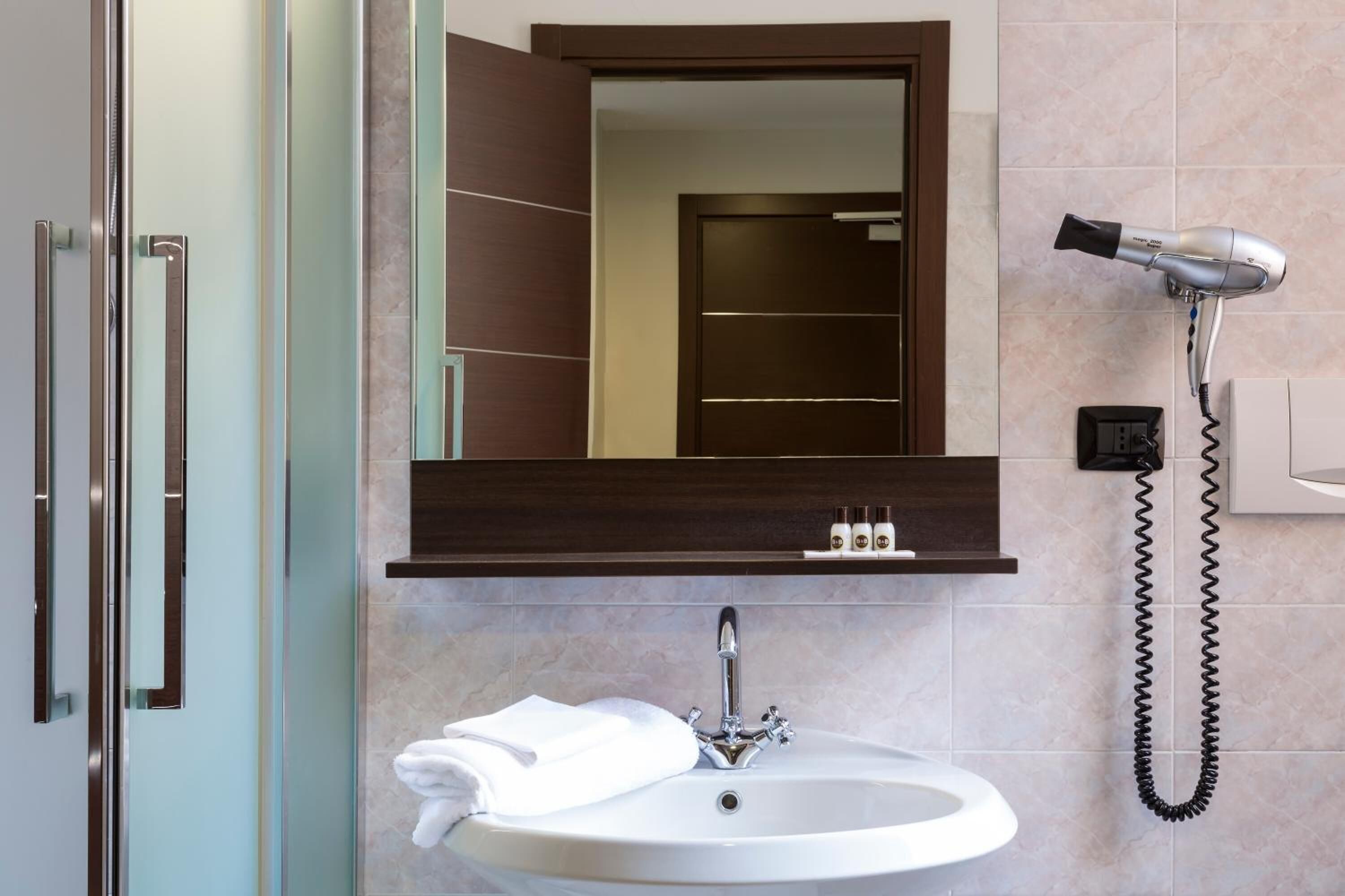 shower, hair dryer, bidet, towels