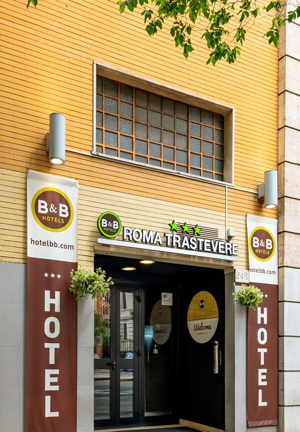 Exterior detail - B&B Hotel Roma Trastevere (Rome)