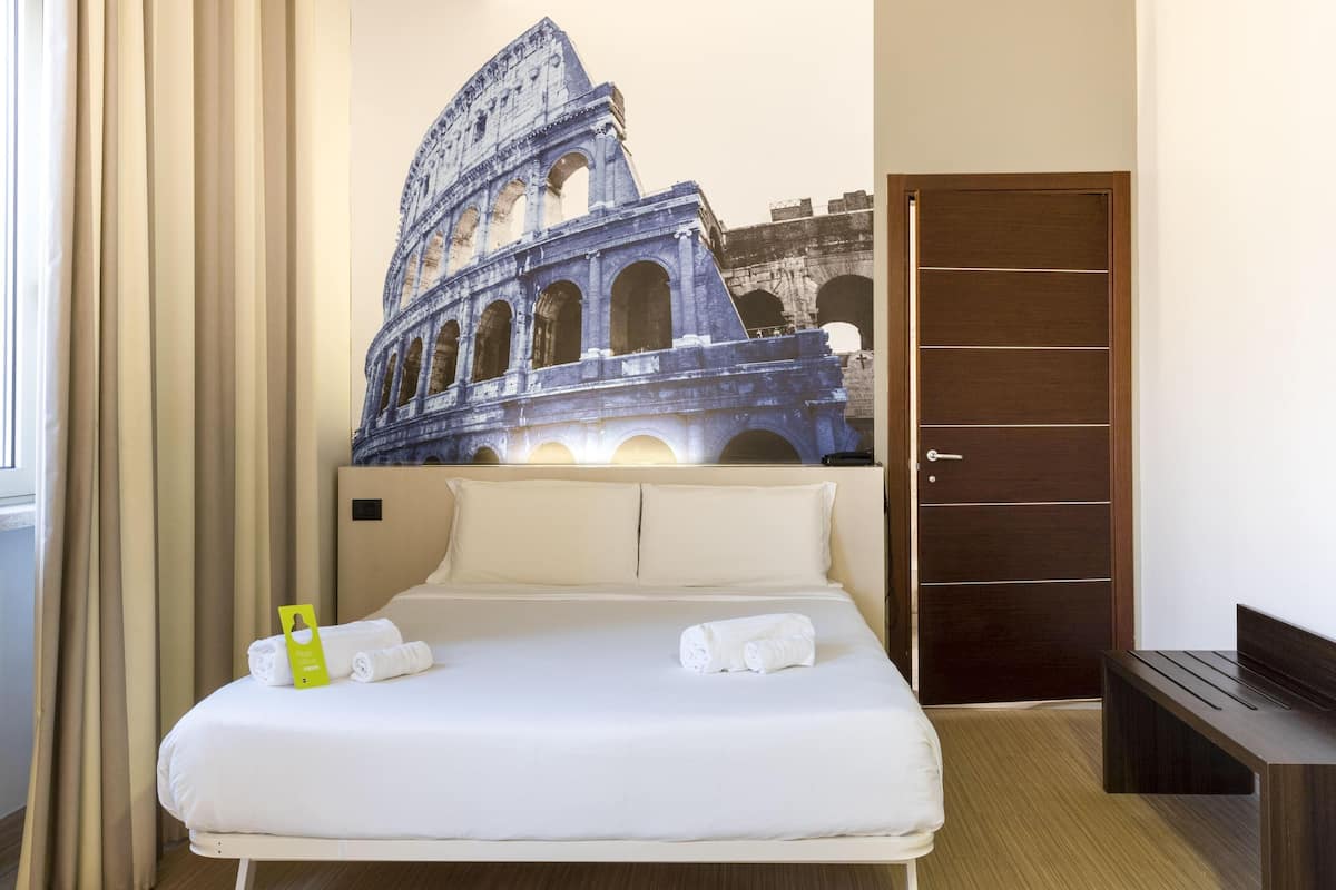 Double Room, Non Smoking | In-room safe, desk, iron/ironing board, free WiFi