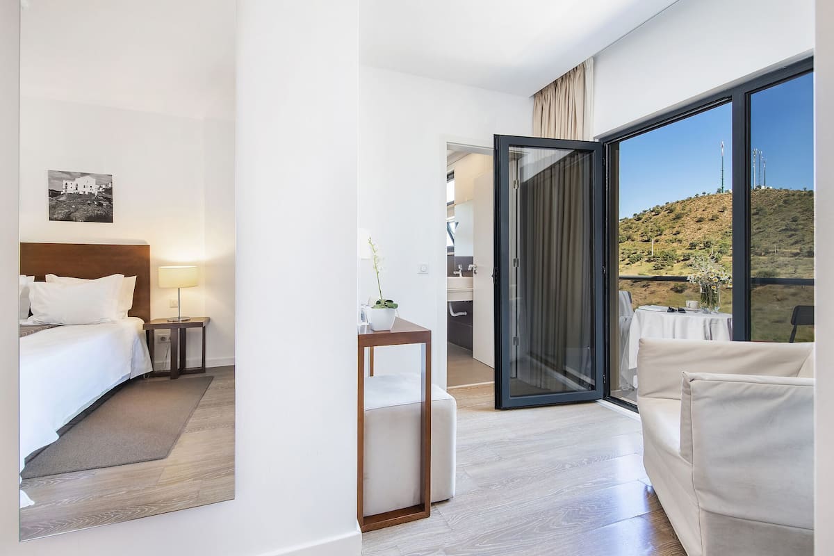 Down duvets, desk, blackout curtains, soundproofing