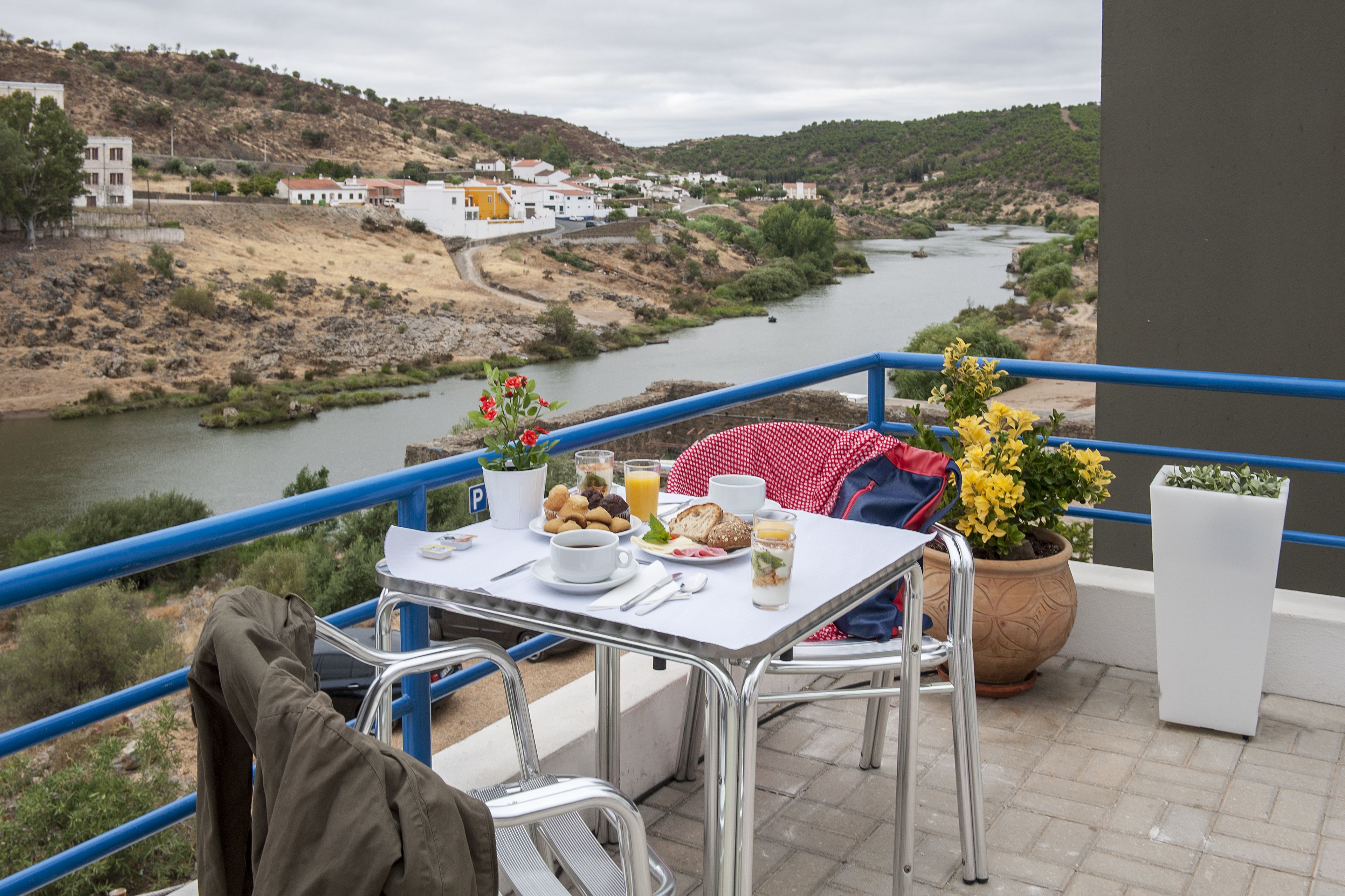 daily continental breakfast (eur 10 per person)