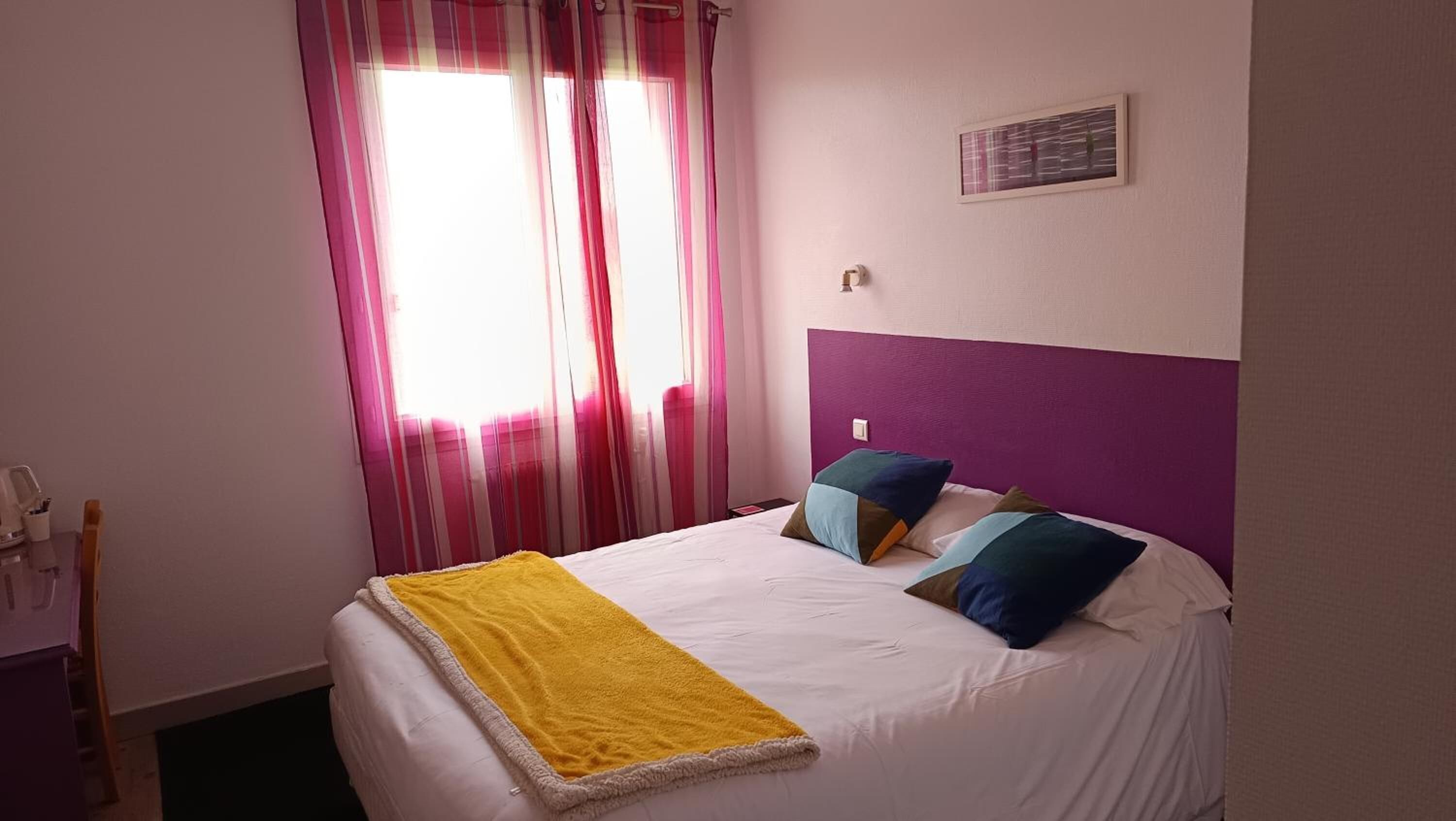 In-room safe, desk, soundproofing, cribs (free)