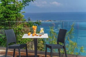 Terrace/patio - Kymothoe Elite Suites (Zakynthos)