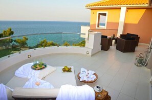 Terrace/patio - Kymothoe Elite Suites (Zakynthos)