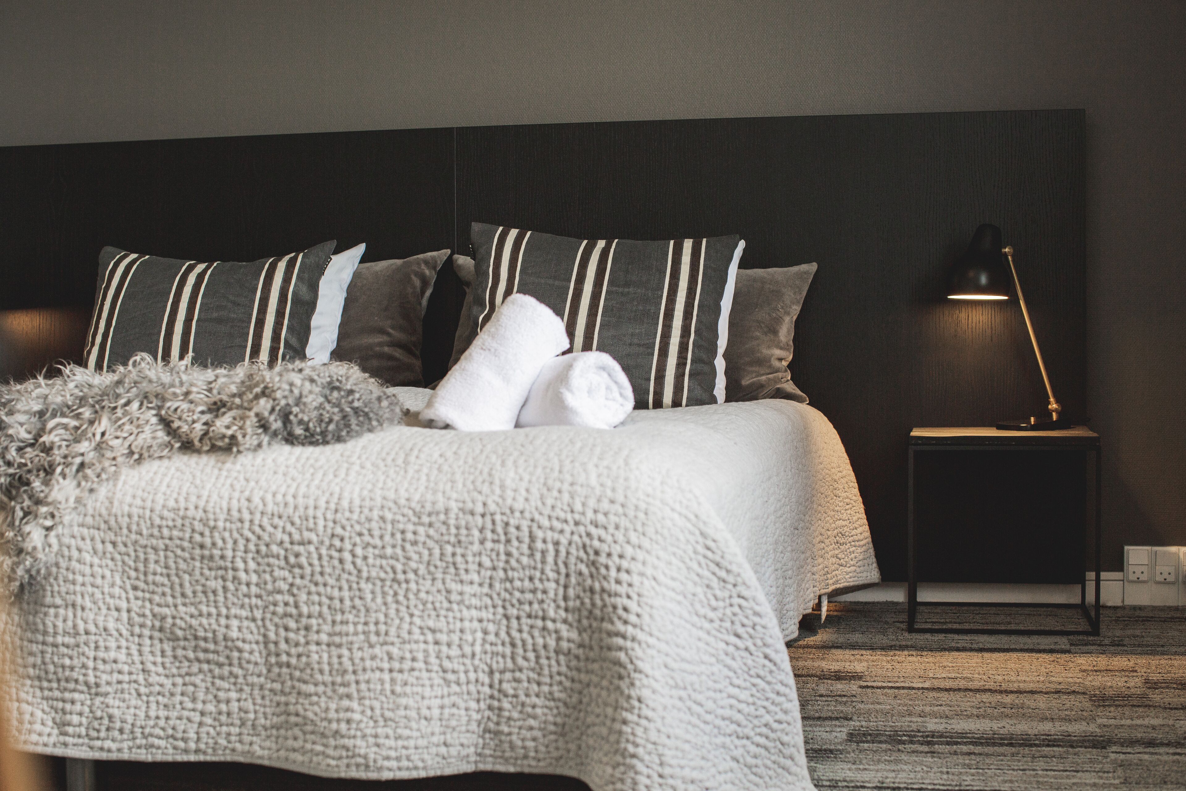 1 bedroom, individually decorated, individually furnished, desk