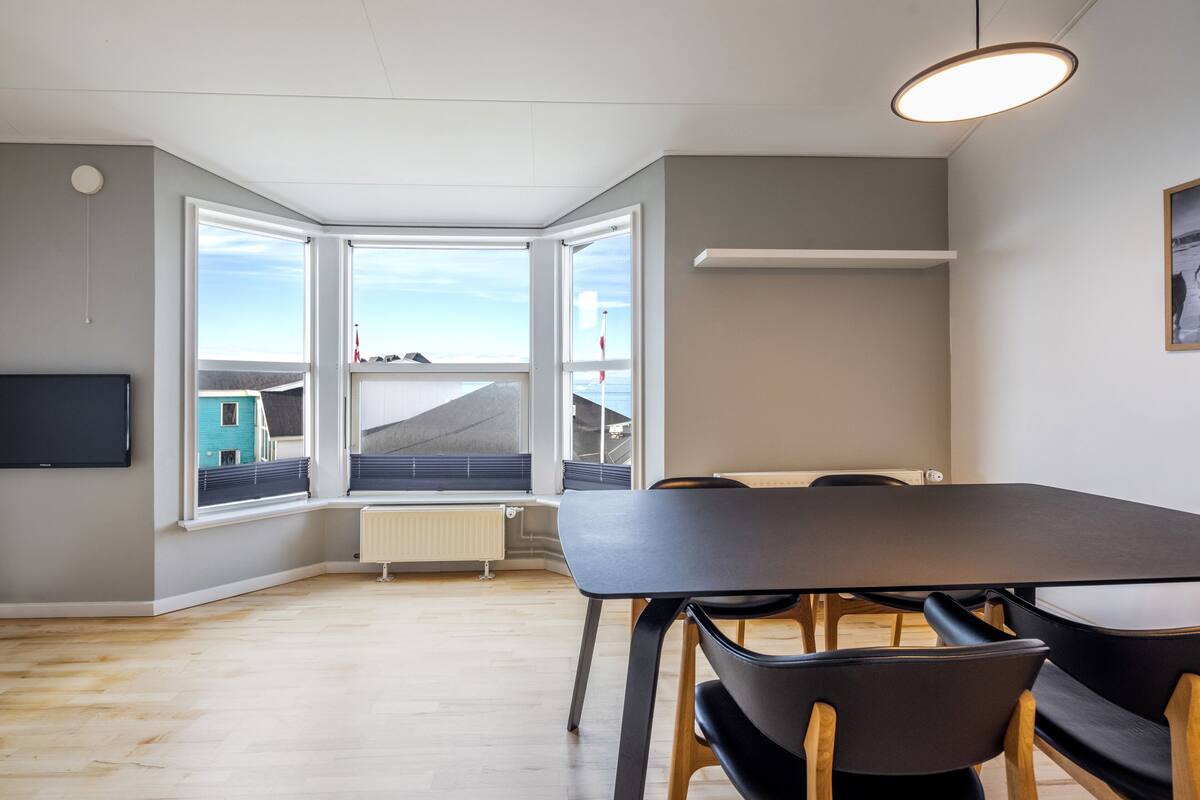 Familieleilighet (Hotel Annex) | Skrivebord, skrivebord for bærbar PC, blendingsgardiner og lydisolert