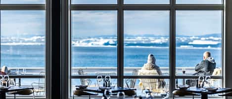 Se sirven desayunos y cenas; con vista al mar